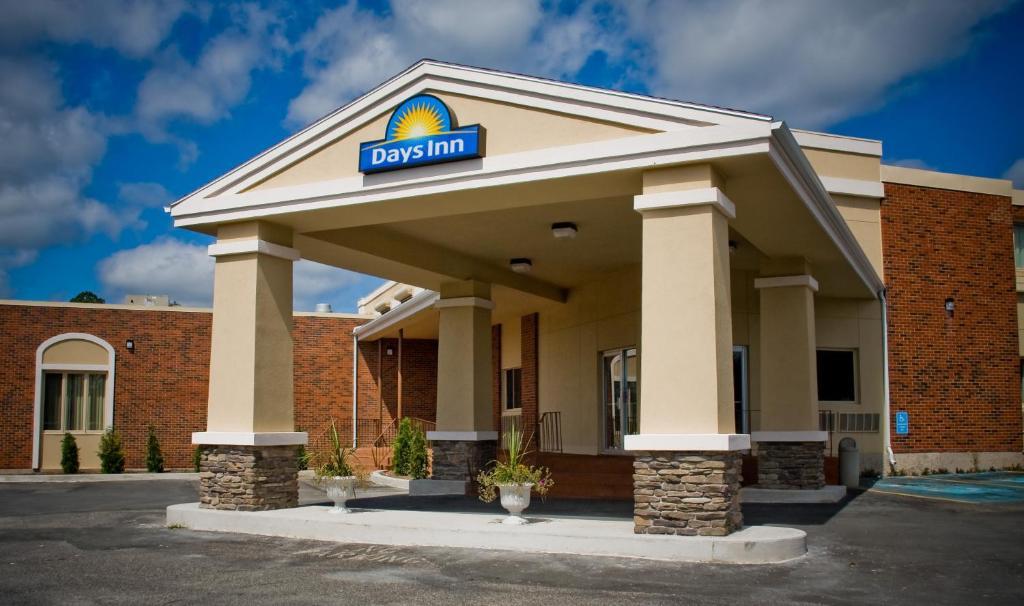 Days Inn By Wyndham Bridgewater Conference Center Esterno foto